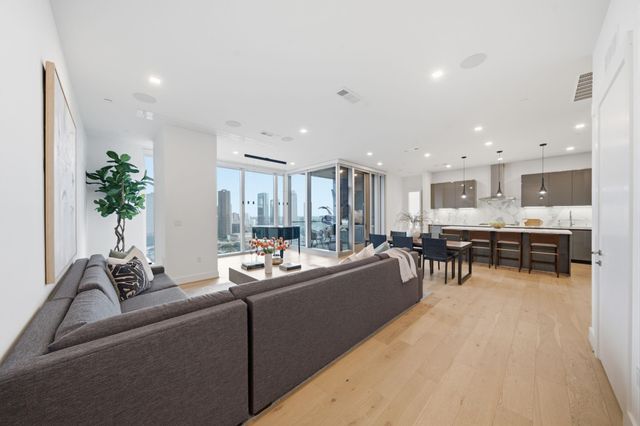 1711 Allen Parkway 2705, Houston, TX 77019