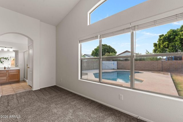 2132 E SMOKE TREE Road, Gilbert, AZ 85296