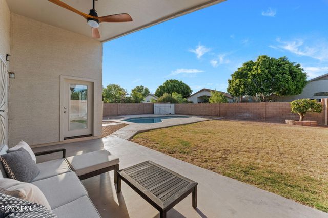 2132 E SMOKE TREE Road, Gilbert, AZ 85296