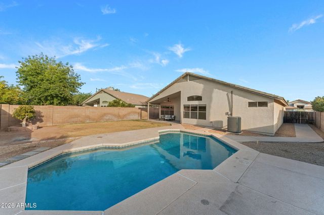 2132 E SMOKE TREE Road, Gilbert, AZ 85296