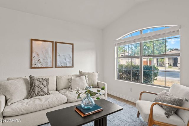 2132 E SMOKE TREE Road, Gilbert, AZ 85296