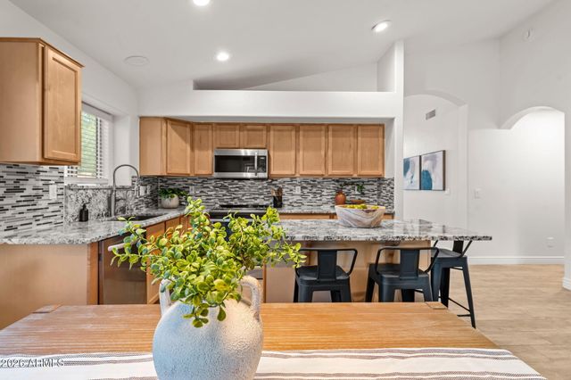2132 E SMOKE TREE Road, Gilbert, AZ 85296