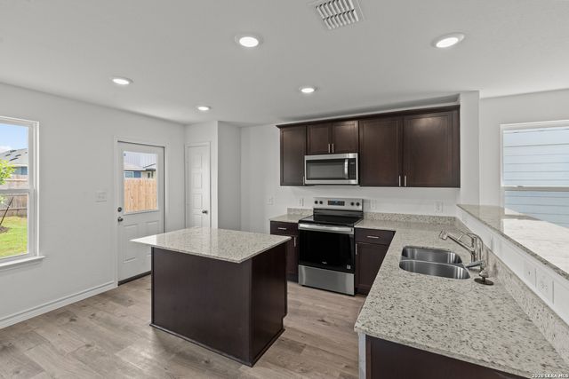 435 White Heron Way, Marion, TX 78124