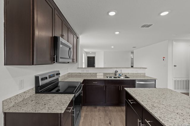 435 White Heron Way, Marion, TX 78124