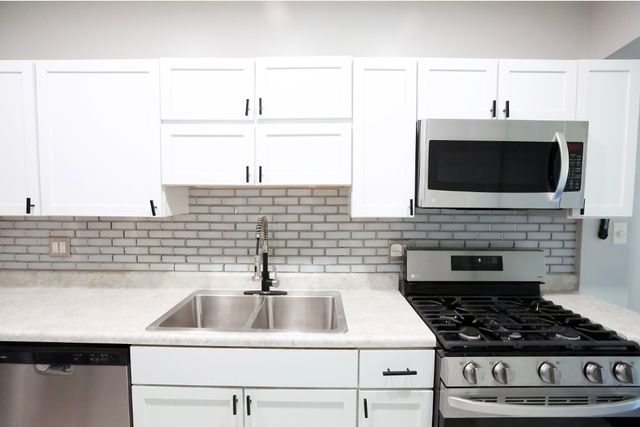 5427 S Blackstone Avenue 1, Chicago, IL 60615
