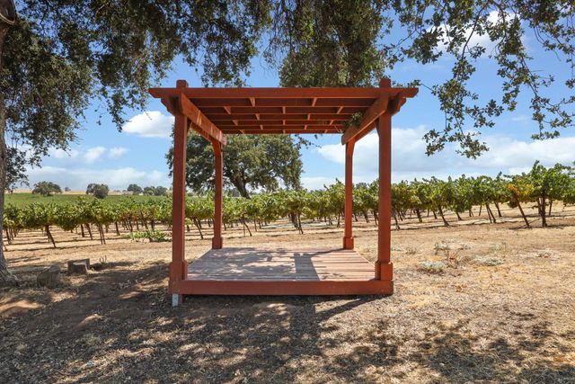 18739 Clements Rd, Lodi, CA 95240