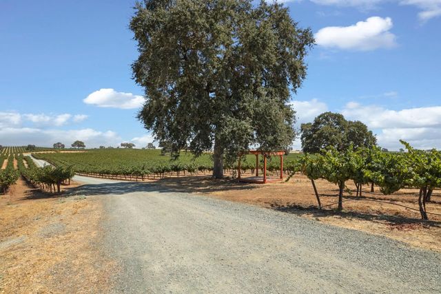 18739 Clements Rd, Lodi, CA 95240