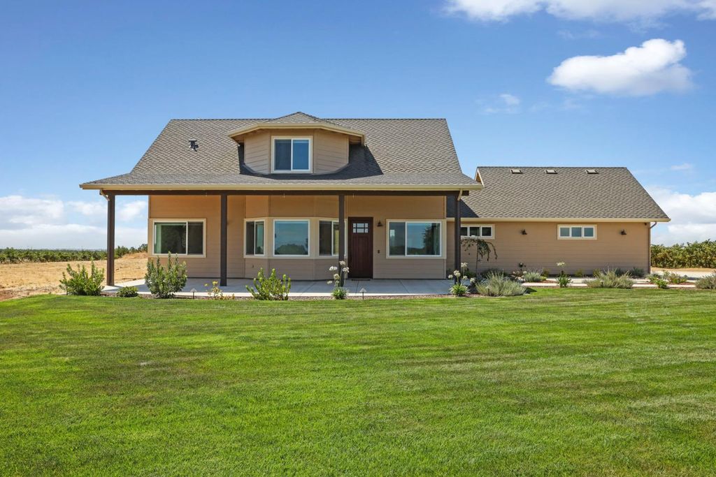 18739 Clements Rd, Lodi, CA 95240