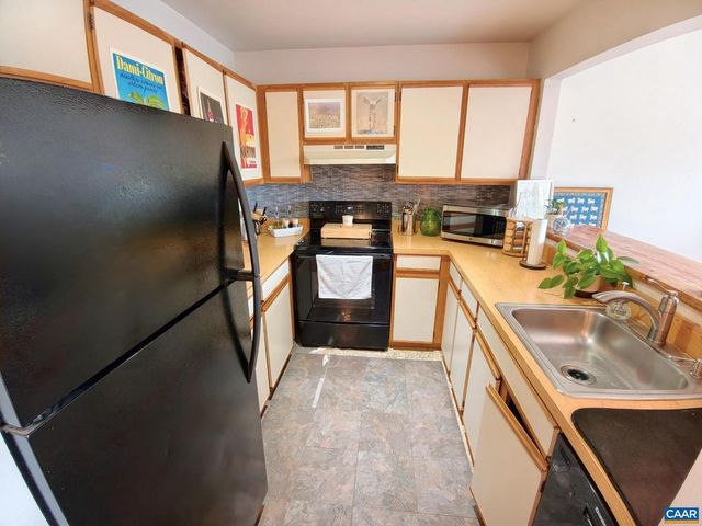 1243 CEDARS CT #B19, Charlottesville, VA 22903