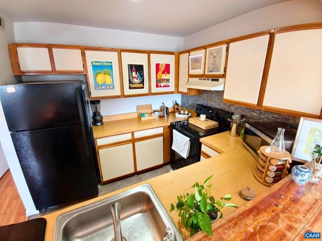 1243 CEDARS CT #B19, Charlottesville, VA 22903