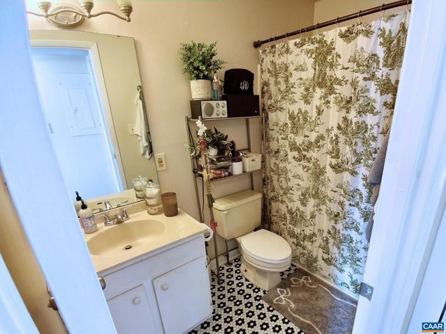 1243 CEDARS CT #B19, Charlottesville, VA 22903