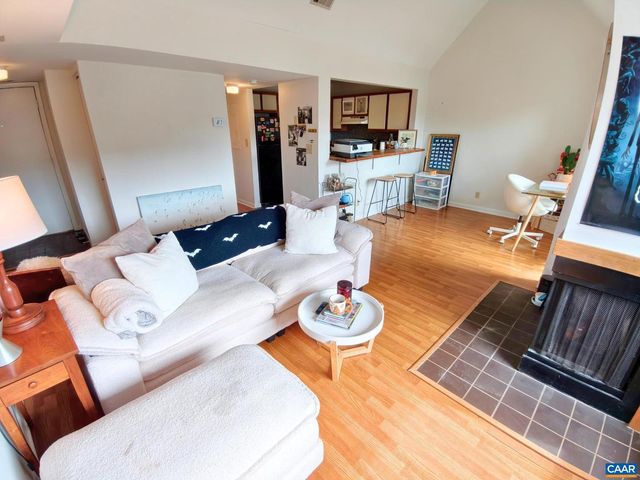 1243 CEDARS CT #B19, Charlottesville, VA 22903