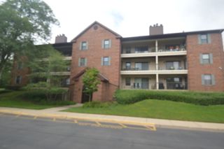 651 Hapsfield Lane 204, Buffalo Grove, IL 60089