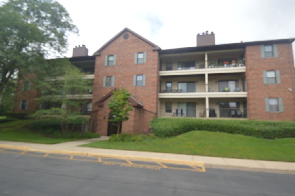 651 Hapsfield Lane 204, Buffalo Grove, IL 60089