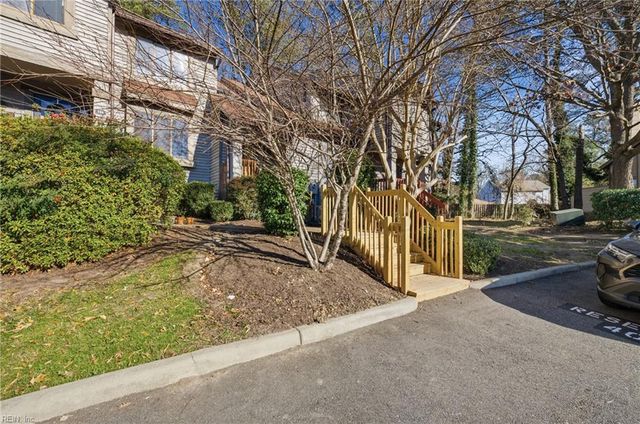 114 Inland View DR, Newport News, VA 23603