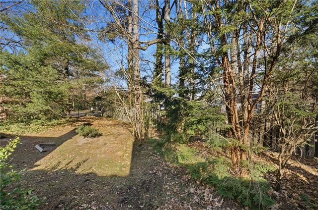 114 Inland View DR, Newport News, VA 23603