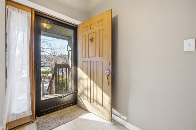 114 Inland View DR, Newport News, VA 23603