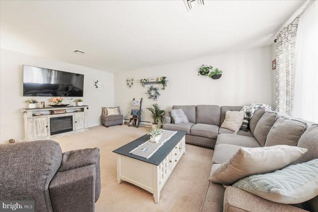 139 HUNTINGTON DR, Southampton, NJ 08088