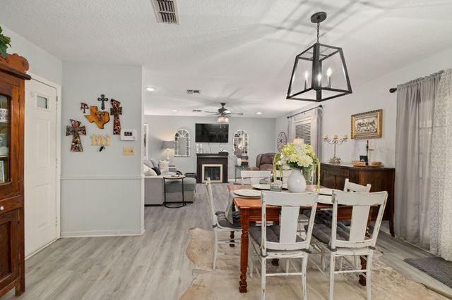 1213 Shadowlake Drive, Sealy, TX 77474