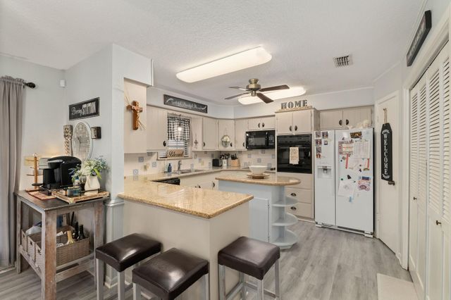 1213 Shadowlake Drive, Sealy, TX 77474