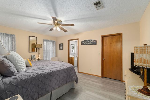 1213 Shadowlake Drive, Sealy, TX 77474