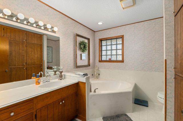 1213 Shadowlake Drive, Sealy, TX 77474