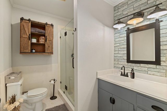 1213 Shadowlake Drive, Sealy, TX 77474