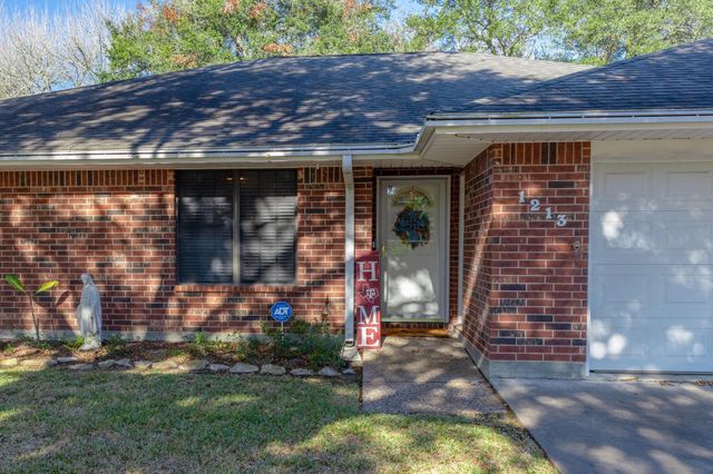 1213 Shadowlake Drive, Sealy, TX 77474