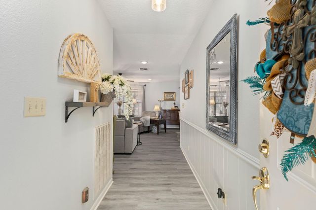 1213 Shadowlake Drive, Sealy, TX 77474