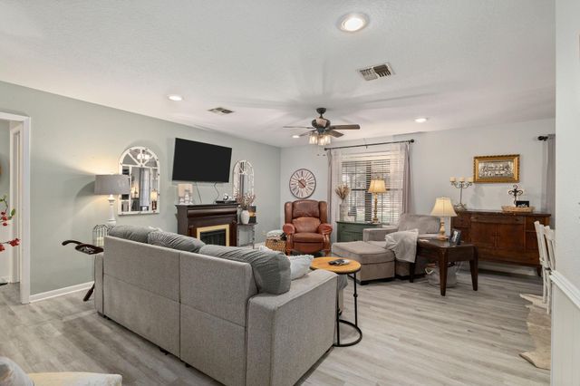 1213 Shadowlake Drive, Sealy, TX 77474