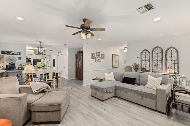 1213 Shadowlake Drive, Sealy, TX 77474