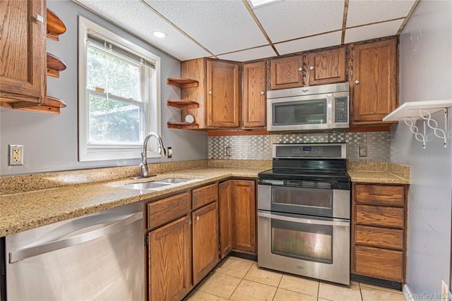 218 Fishkill Landing, Beacon, NY 12508