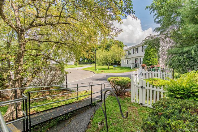 218 Fishkill Landing, Beacon, NY 12508