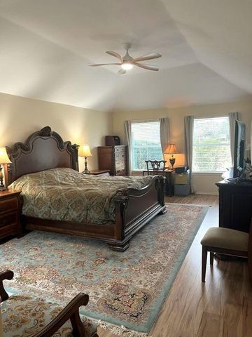 2735 S Peach Hollow Circle, Pearland, TX 77584