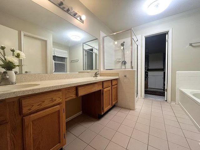 2735 S Peach Hollow Circle, Pearland, TX 77584