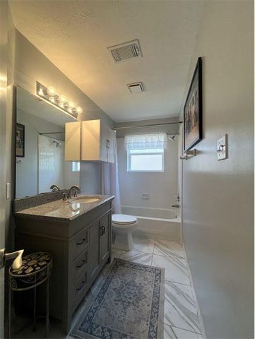 2735 S Peach Hollow Circle, Pearland, TX 77584