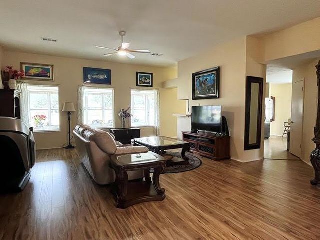 2735 S Peach Hollow Circle, Pearland, TX 77584