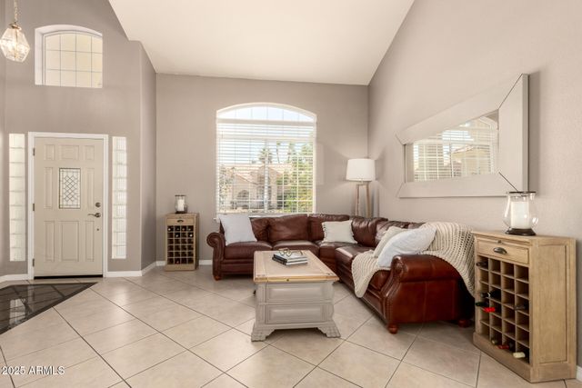 1343 E AMBERWOOD Drive, Phoenix, AZ 85048