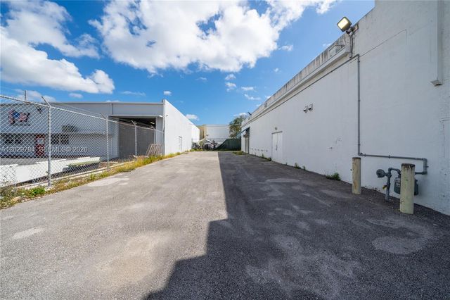 2585 NW 21st Ter, Miami, FL 33142