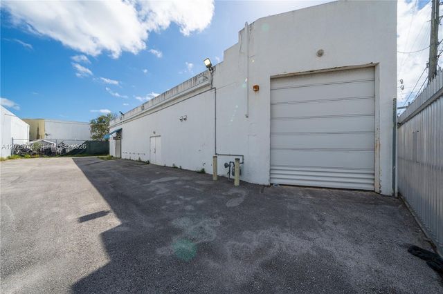 2585 NW 21st Ter, Miami, FL 33142