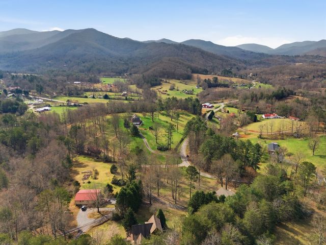 3015 Bear Lane, Hiawassee, GA 30546