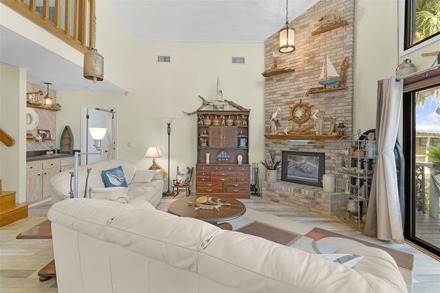 15562 SE 138TH TERRACE, Weirsdale, FL 32195