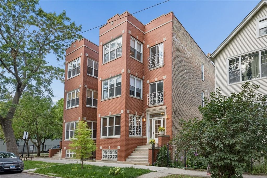 2236 N MAPLEWOOD Avenue 3, Chicago, IL 60647