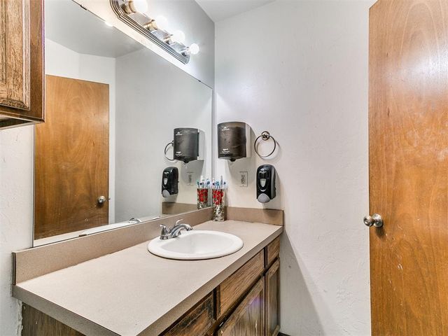 3447 Cobblestone Court, Spencer, OK 73084