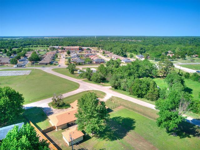 3447 Cobblestone Court, Spencer, OK 73084