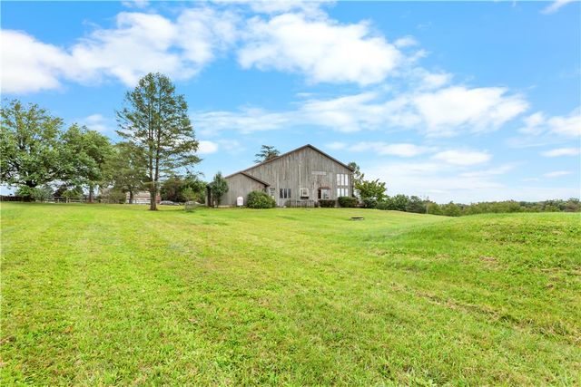 377 Farmhouse Lane, Bushkill Twp, PA 18091