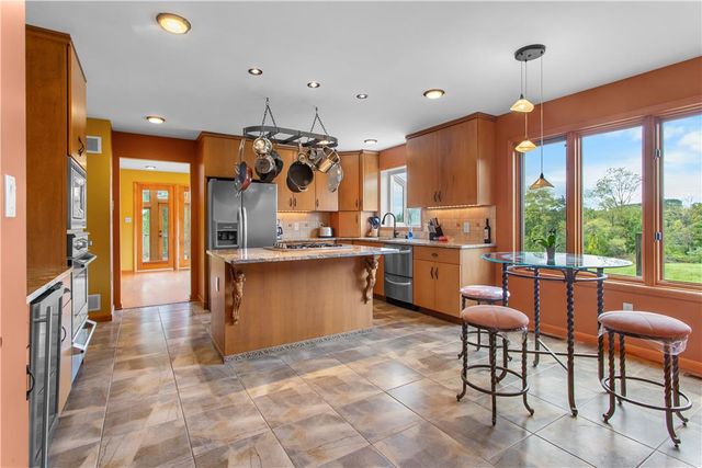 377 Farmhouse Lane, Bushkill Twp, PA 18091