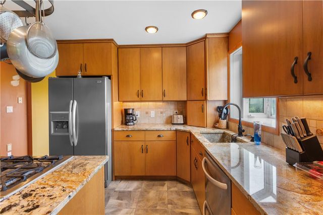 377 Farmhouse Lane, Bushkill Twp, PA 18091