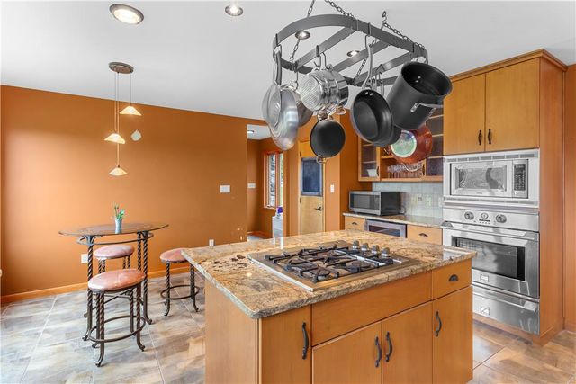 377 Farmhouse Lane, Bushkill Twp, PA 18091