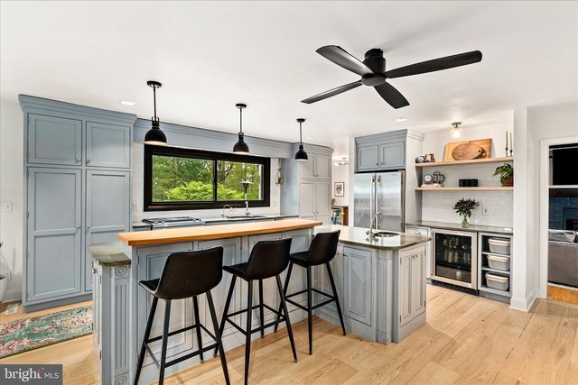 2 WESTERN PINE ST, Pennington, NJ 08534